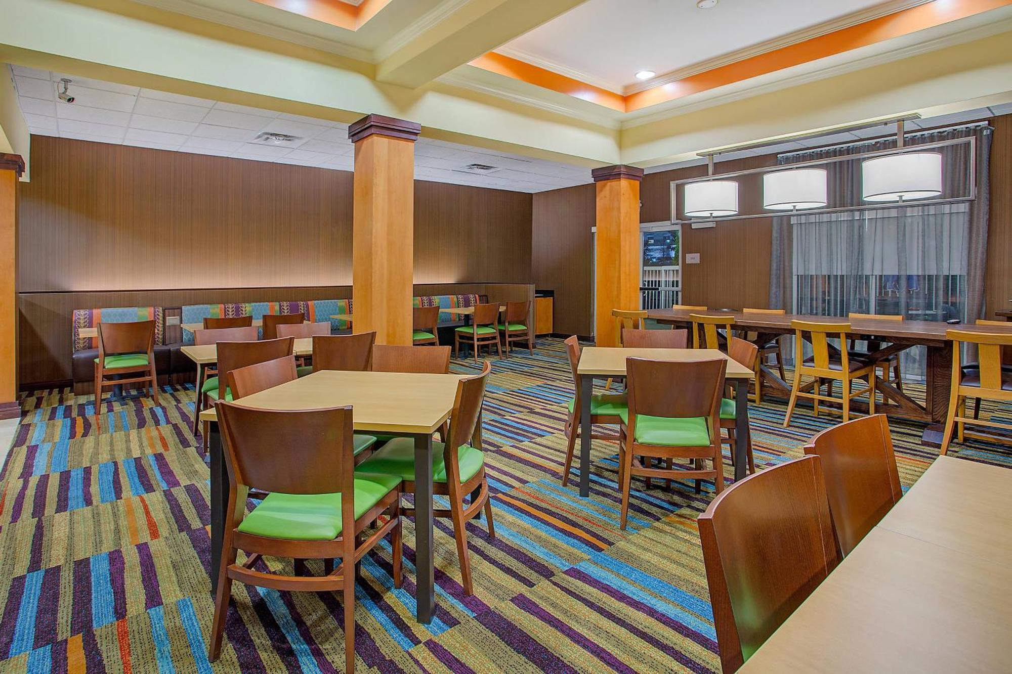 Fairfield Inn & Suites Кууквил Екстериор снимка