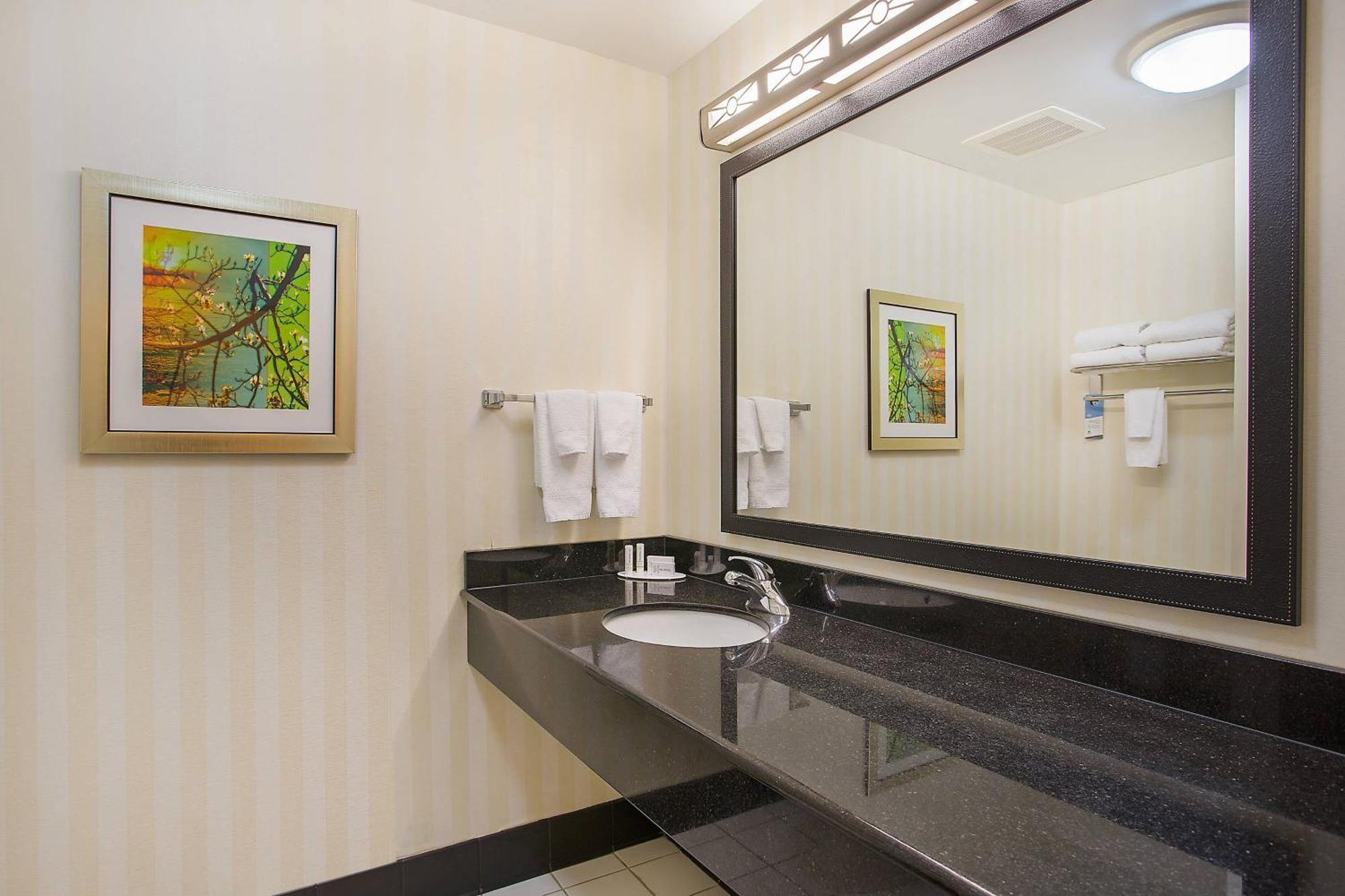 Fairfield Inn & Suites Кууквил Екстериор снимка