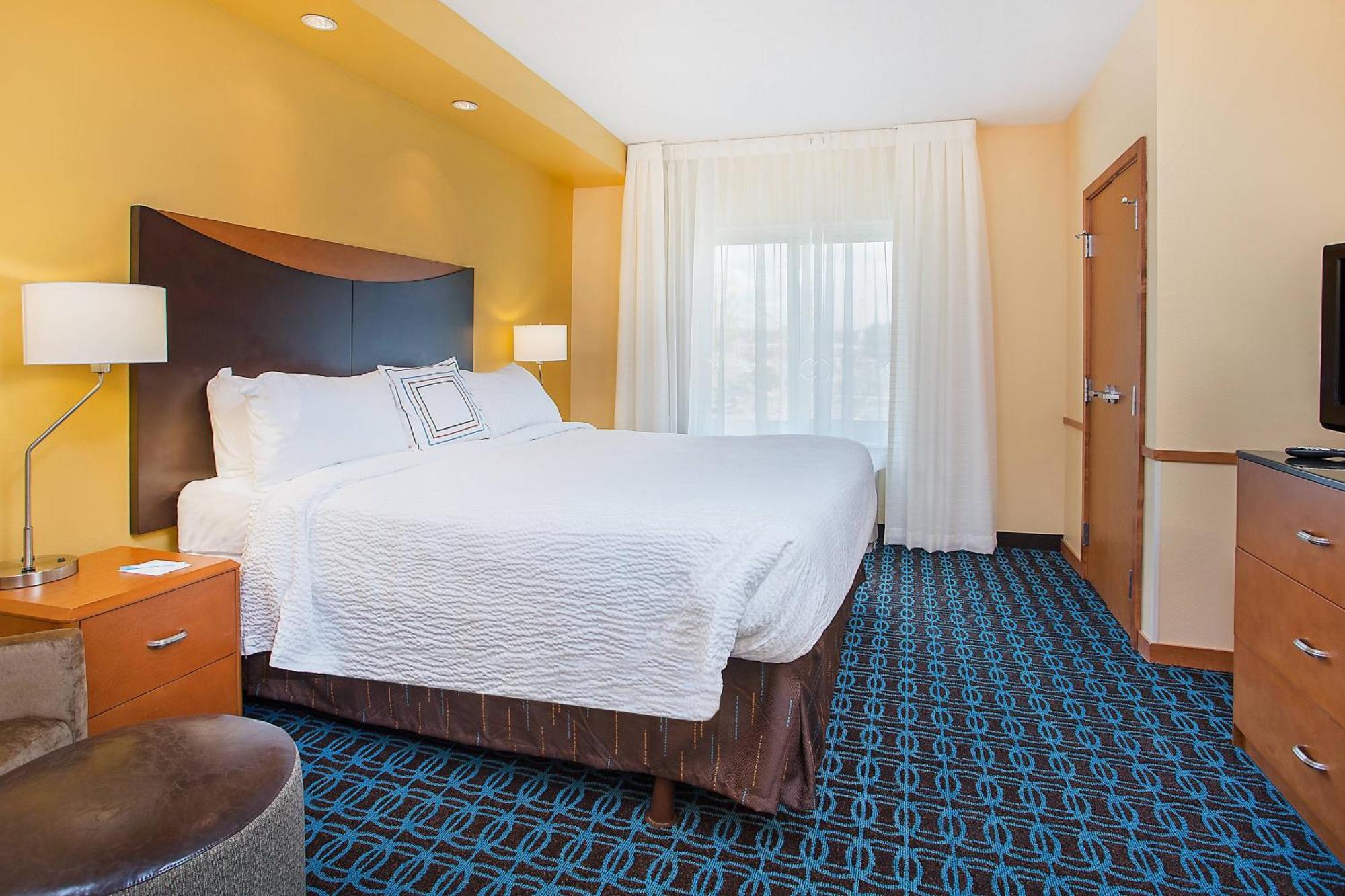 Fairfield Inn & Suites Кууквил Екстериор снимка