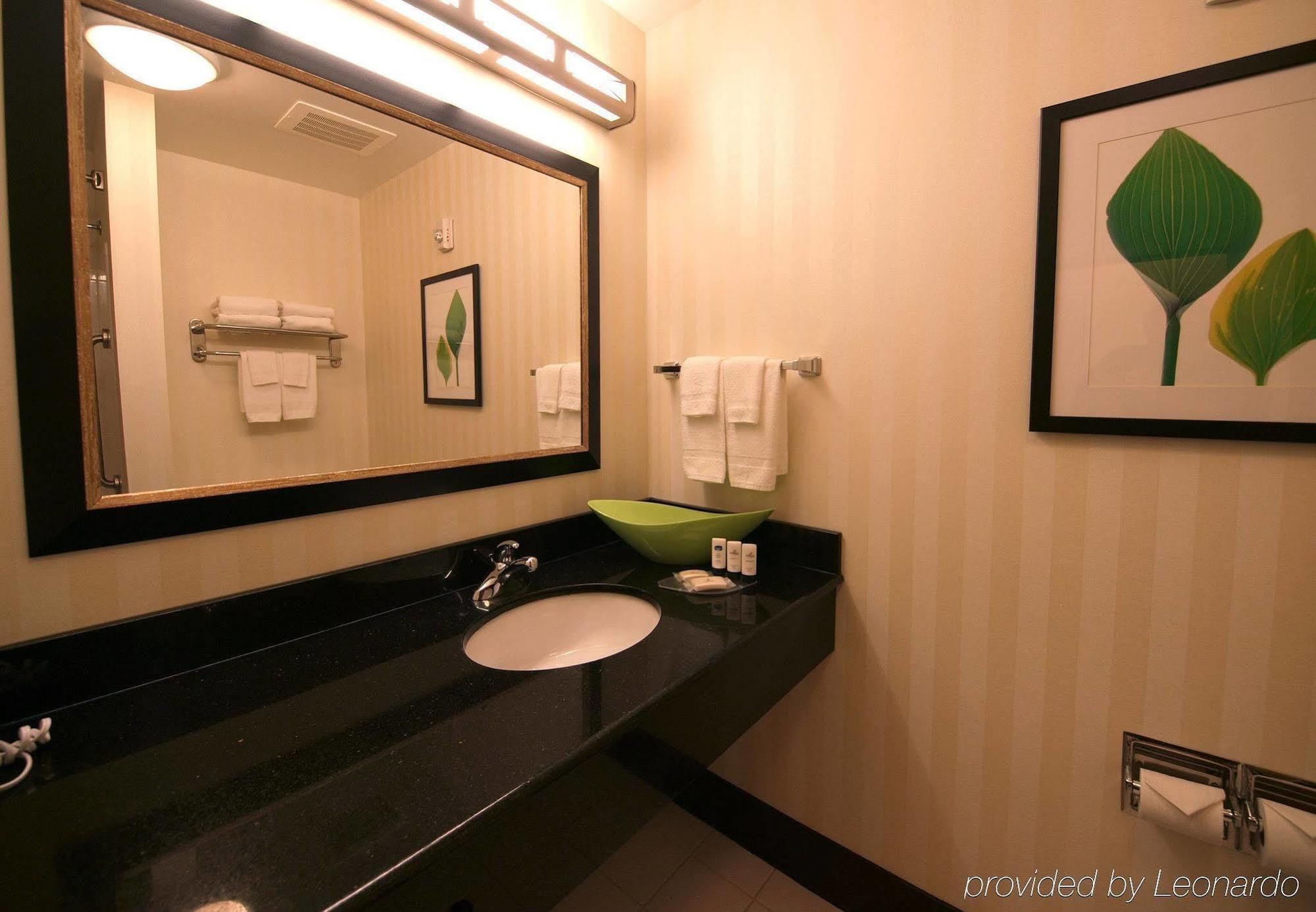 Fairfield Inn & Suites Кууквил Стая снимка