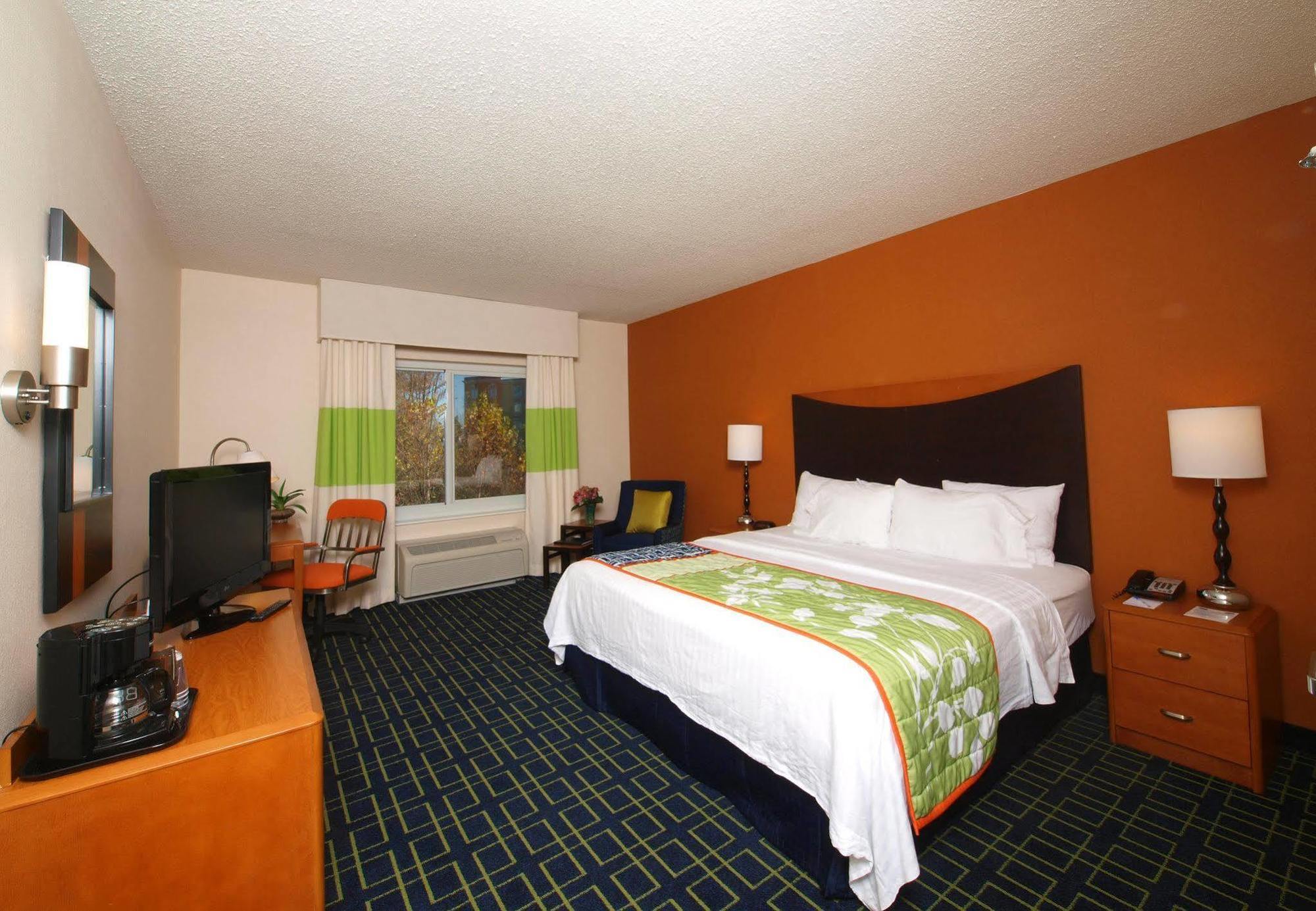 Fairfield Inn & Suites Кууквил Стая снимка