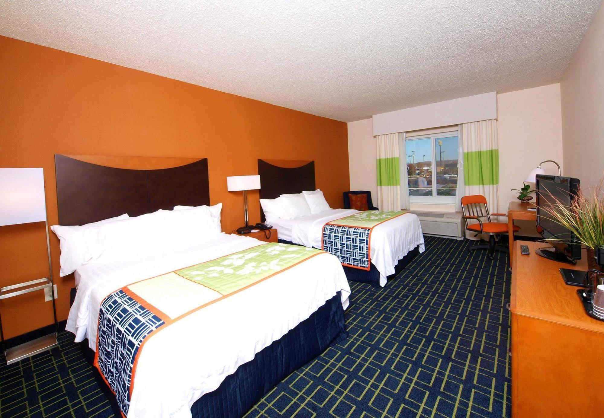 Fairfield Inn & Suites Кууквил Стая снимка
