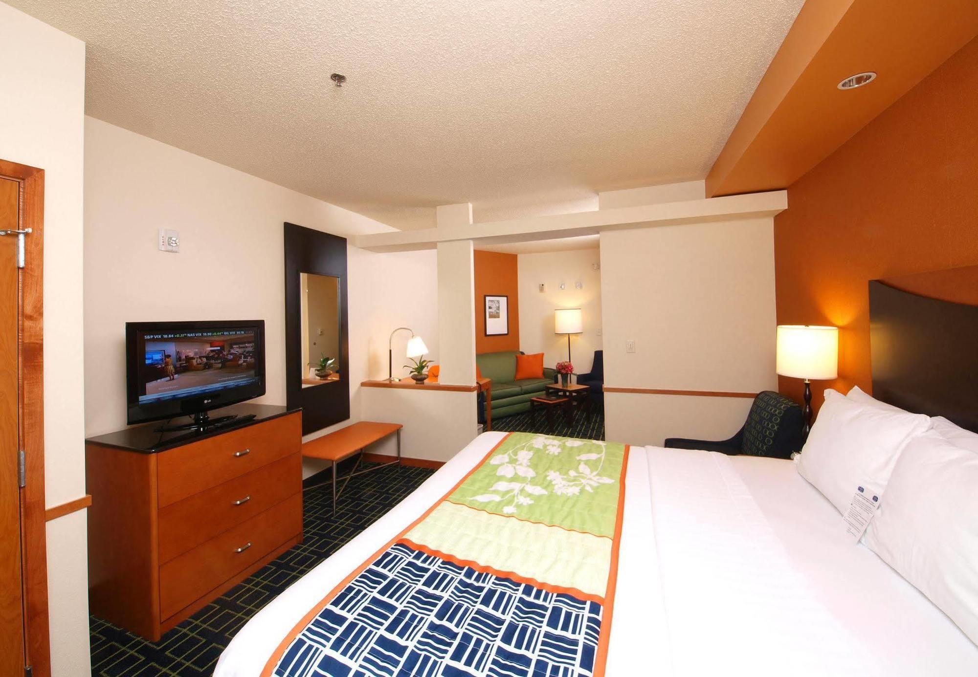 Fairfield Inn & Suites Кууквил Стая снимка